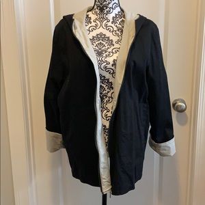 Woman’s fully lined hooded jacket in black/tan.